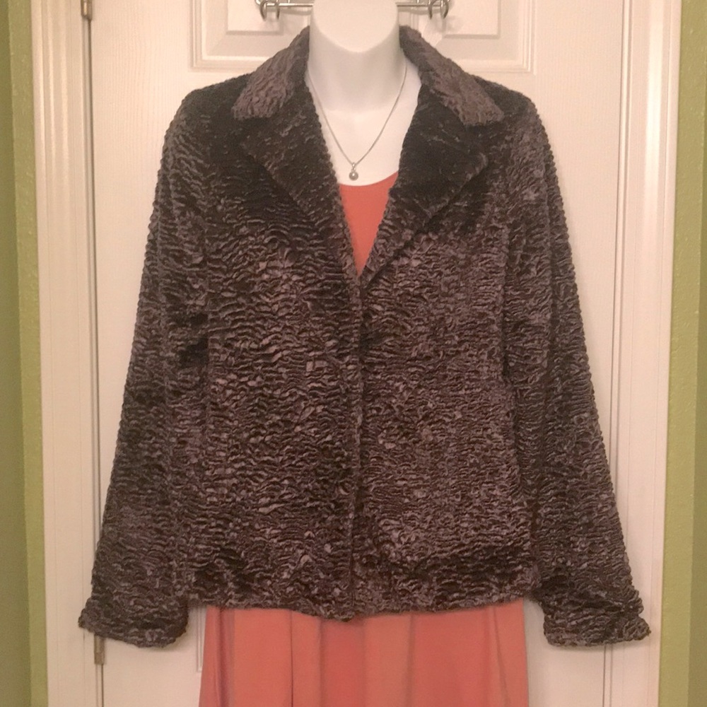 Stunning textured work blazer with full length sleeves and light purple satin.